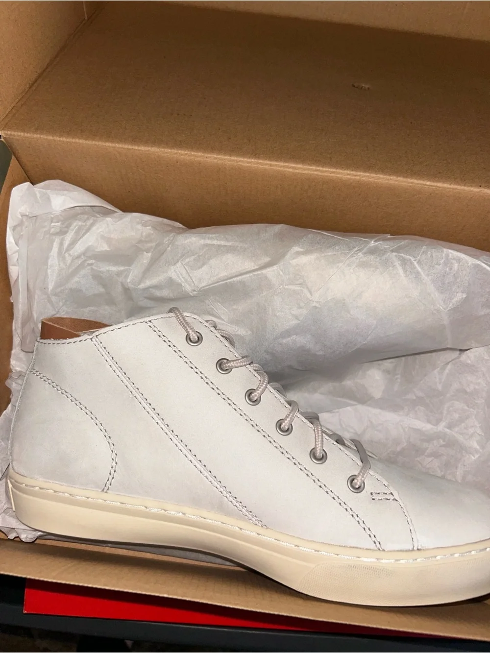Timberland Off-White Leather Chukka